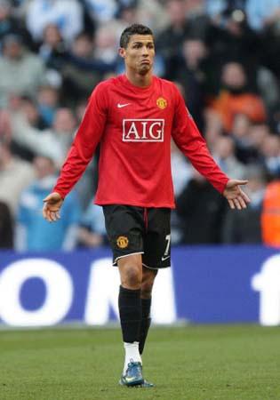 高手踢球都很省力（越是高手，踢球越轻松）