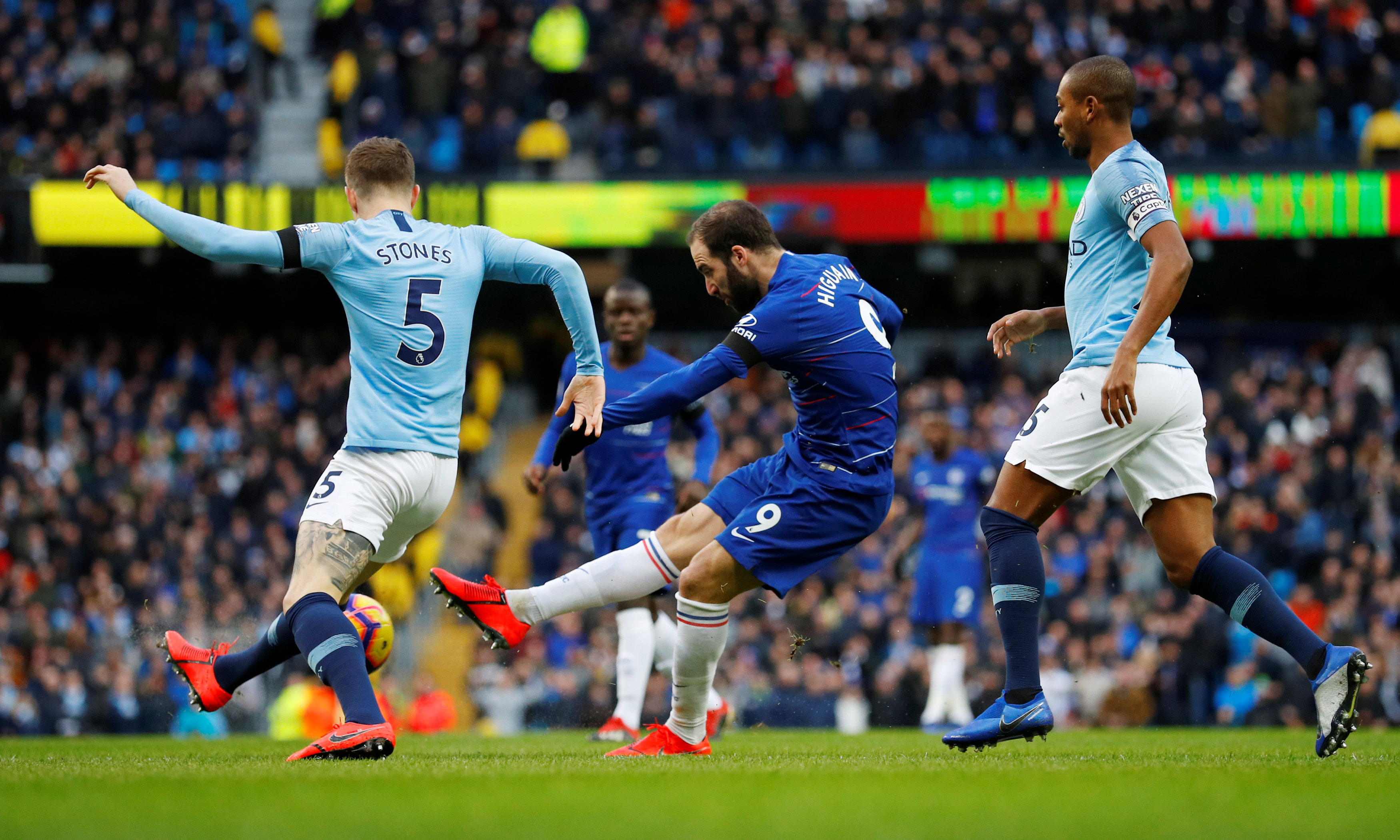 普利希奇替补双响 米兰让二追三3-2都灵（普利希奇替补梅开二度 米兰连扳三球3-2逆转都灵）