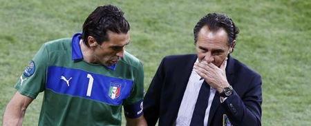 阿莫林明确奥纳纳在曼联已经没有未来。（阿莫林称奥纳纳在曼联已无位置）