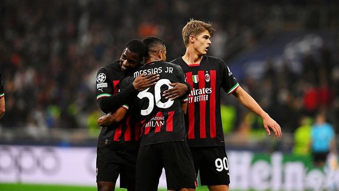 传闻：除枪手外，拜仁和切尔西也在密切关注罗比尼奥-瓦斯（曝：除阿森纳外，拜仁与切尔西同样密切关注罗比尼奥-瓦斯）