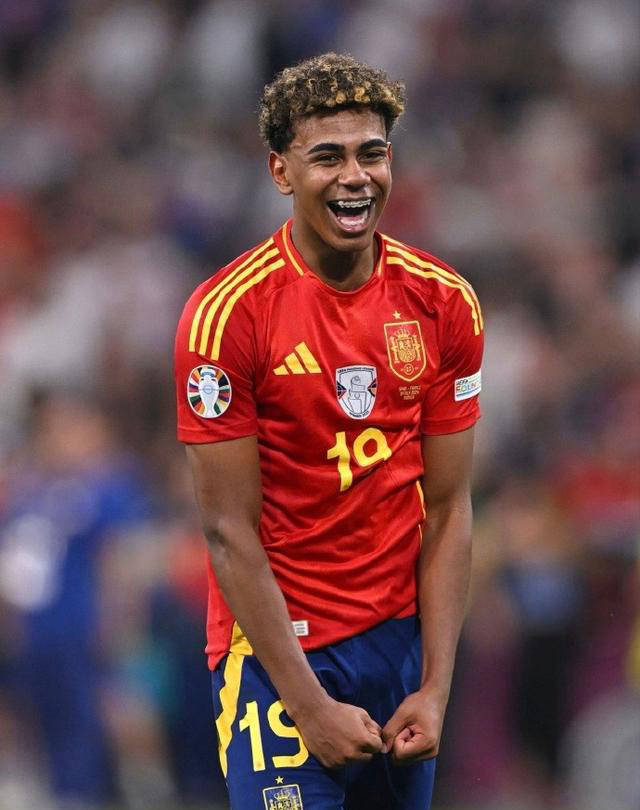 曼联锁定英超新星沃顿，阿莫里姆应果断出手（英超新锐沃顿成曼联目标，阿莫里姆需抢先出击）