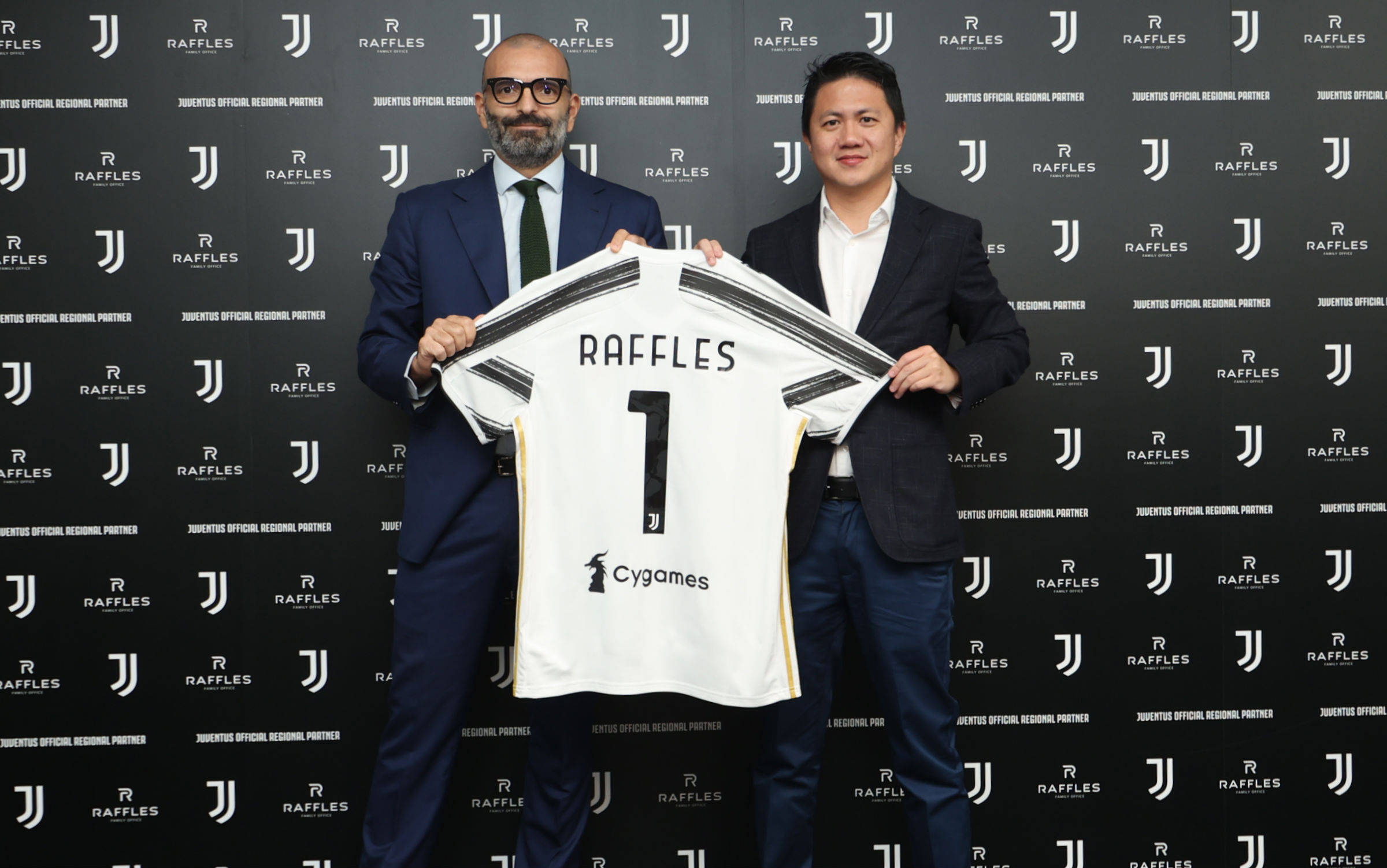 欧冠半场：杜兰、多尔贝格破门，卡拉巴克1-1阿贾克斯（欧冠半场战报：杜兰、多尔贝格相继破门，卡拉巴克暂与阿贾克斯1-1）