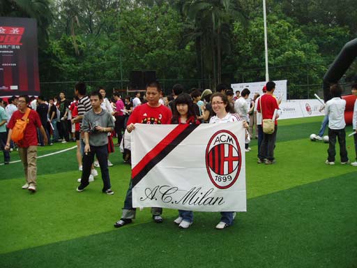 2025赛季，成都蓉城以红焰为刃、热血为甲，在三...（2025赛季，成都蓉城执红焰为刃、以热血为甲，向巅峰进击）