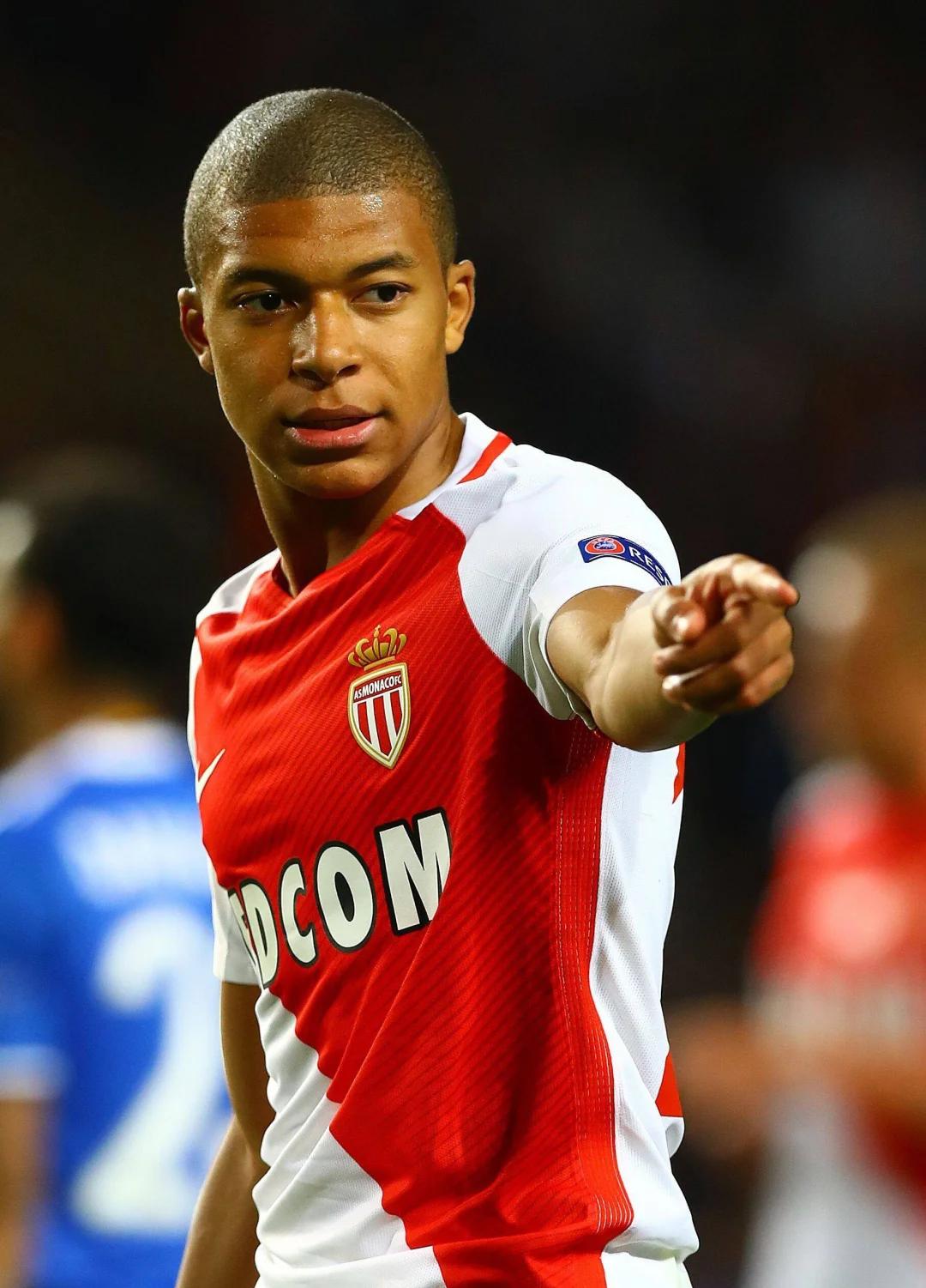 目前半场结束，马刺与鹈鹕双方合砍134分。（半场战罢，马刺与鹈鹕共轰下134分）