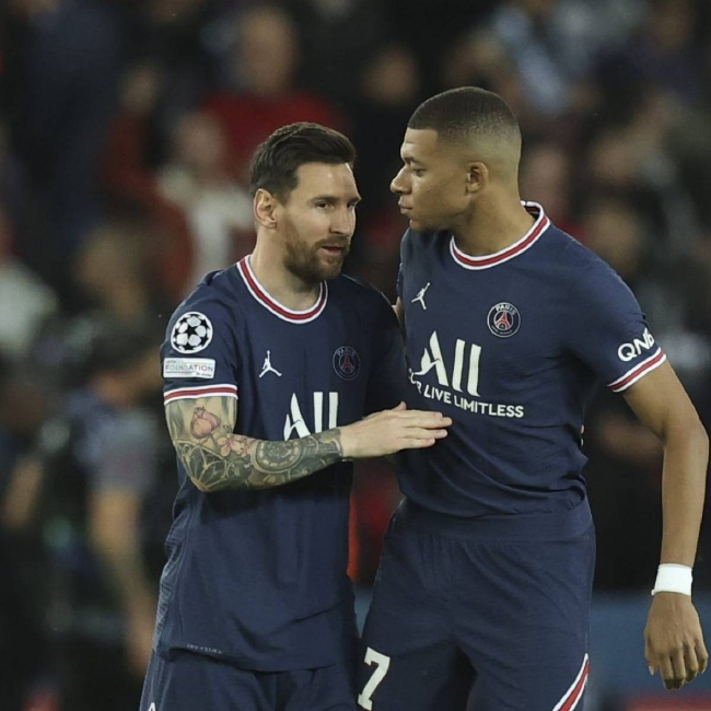 张琳艳身穿阿根廷2026世界杯球衣：期待在美加墨见到梅西（张琳艳穿阿根廷2026世界杯战袍：盼在美加墨与梅西相遇）