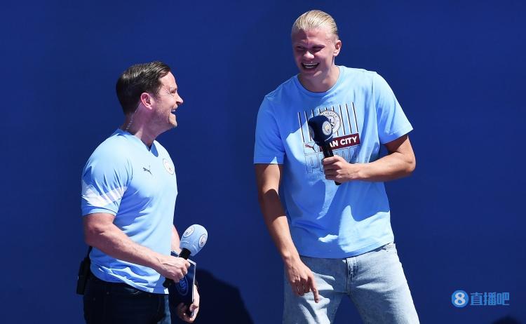 莱万过去15次首发出战法兰克福斩15球，曾两次上演帽子戏法（莱万近15次首发对阵法兰克福打入15球，两度完成帽子戏法）