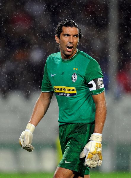 利物浦应对萨拉赫危机：与莱比锡就天才边锋迪奥曼德展开深入转会谈判（为解萨拉赫难题，利物浦与莱比锡加速就新星边锋迪奥曼德的转会洽谈）