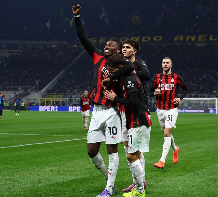 每体列足坛十大奇葩条款：博格坎普拒坐飞机；内马尔微笑条款（西媒盘点足坛十大离奇合同条款：博格坎普拒乘航班，内马尔“微笑条款”在列）