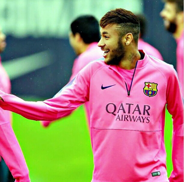 篮球勇士迎来五连胜，状态全面回暖（勇士豪取五连胜，状态强势回升）