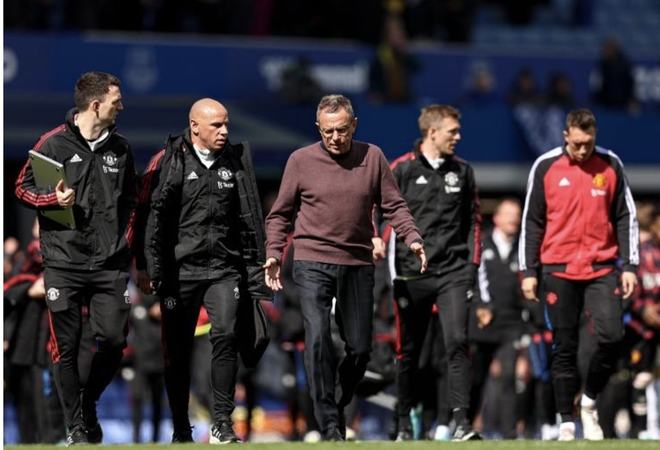 状态低迷遭遇三连平，皇马丢掉西甲积分榜榜首（三连平凸显状态低迷，皇马让出西甲榜首）