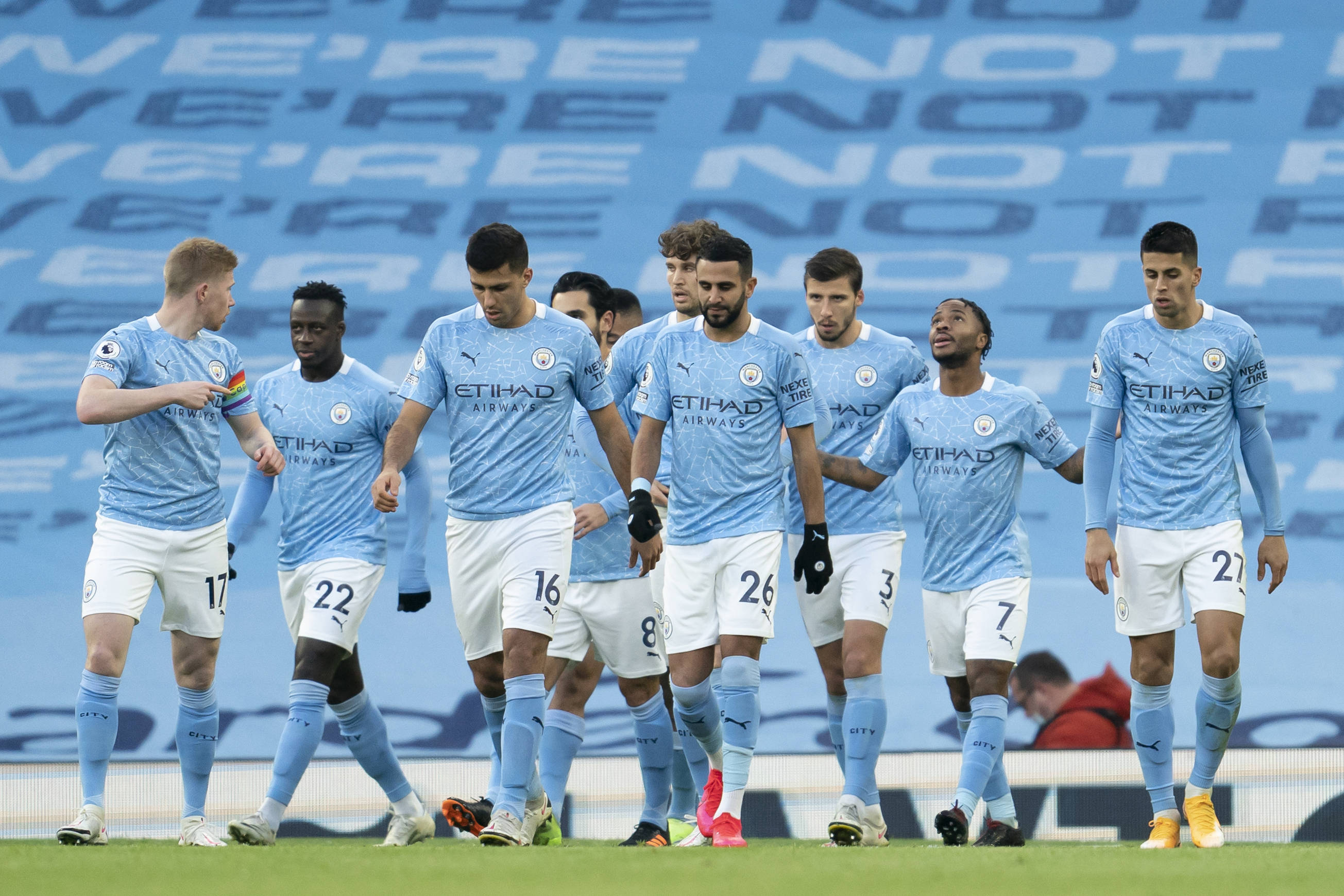 中场多次制造威胁，表现亮点突出（中场屡造杀机，表现抢眼）