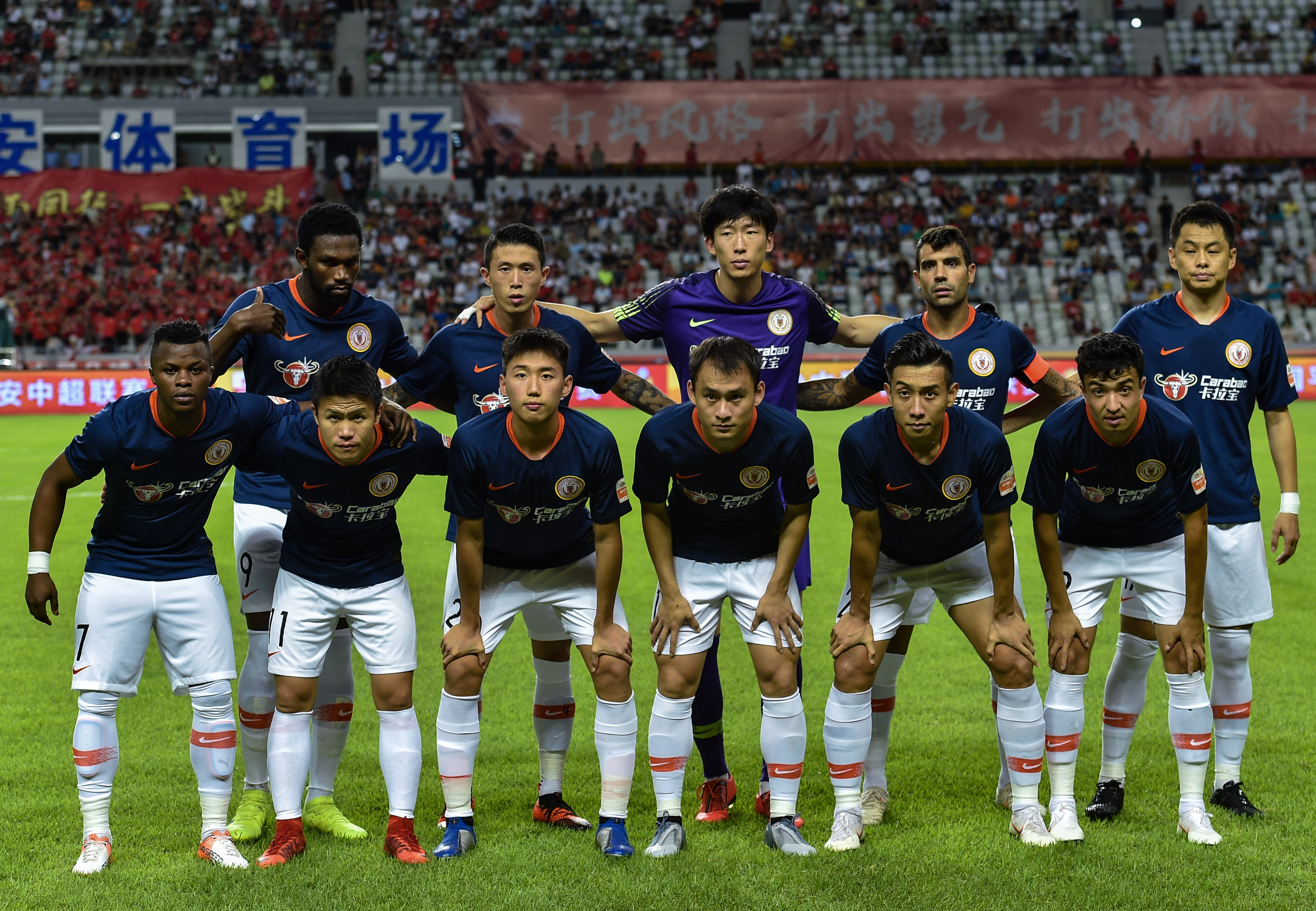 不是队服是奥运照！樊振东12月赛程海报引爆“情怀杀”（樊振东12月赛程海报用奥运照而非队服，引爆回忆杀）