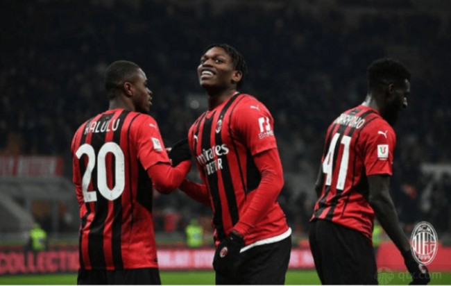 斯帕莱蒂：孔蒂是一位顶级教练，对阵那不勒斯我们会全力以赴（斯帕莱蒂：孔蒂堪称顶级主帅，迎战那不勒斯誓尽全力）