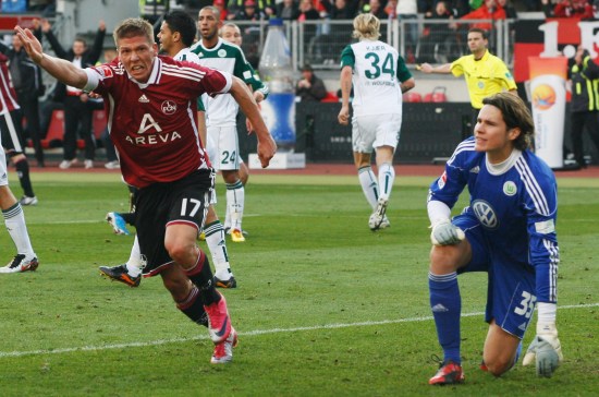 热议海港平柔佛：十分狼狈且侥幸；陈威出色全队血性（海港平柔佛引热议：过程狼狈且侥幸，陈威高光全队有血性）